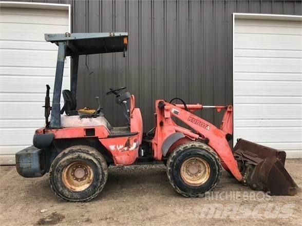 Kubota R420 Iekrāvēji uz riteņiem