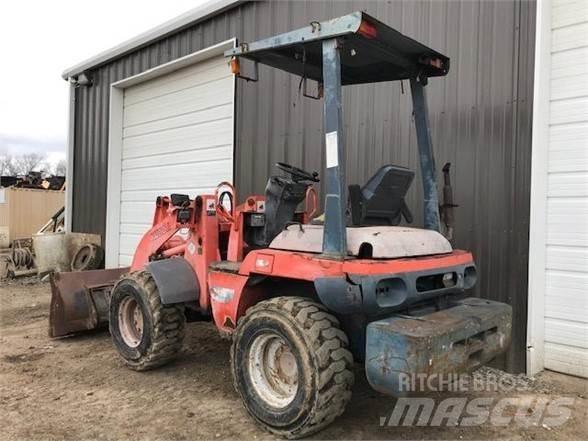 Kubota R420 Iekrāvēji uz riteņiem