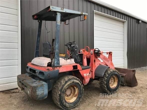 Kubota R420 Iekrāvēji uz riteņiem