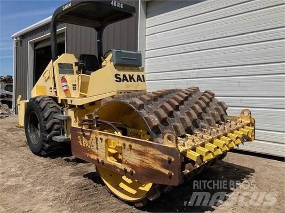 Sakai SV410 Vienvalča grunts veltņi