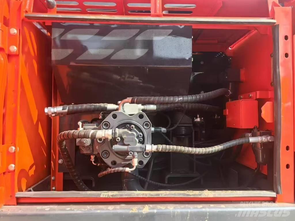 Doosan DX 225 LC Kāpurķēžu ekskavatori