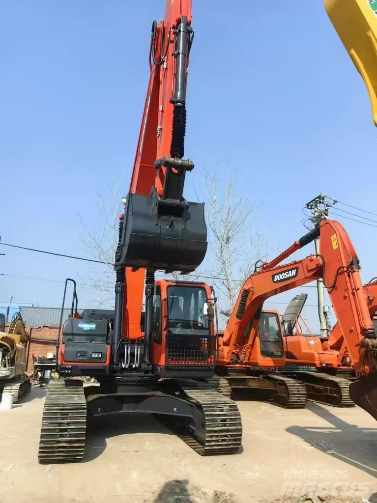 Doosan DX 225 LC Kāpurķēžu ekskavatori