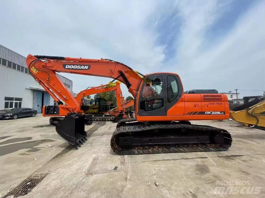 Doosan DX 225 LC Kāpurķēžu ekskavatori