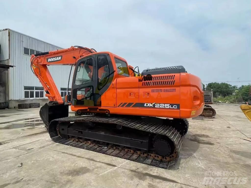 Doosan DX 225 LC Kāpurķēžu ekskavatori