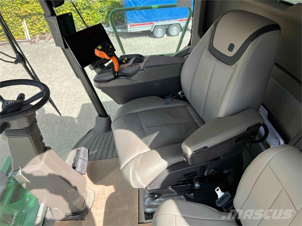 John Deere T5 600 Ražas novākšanas kombaini