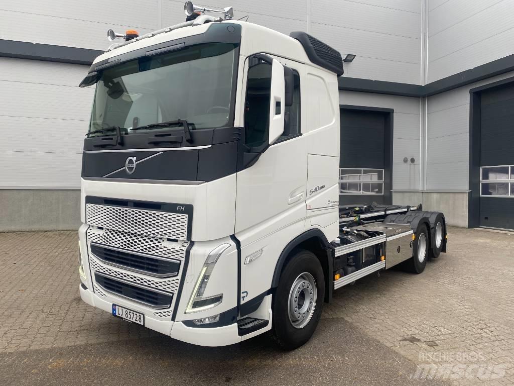 Volvo FH 540 Treileri ar āķi