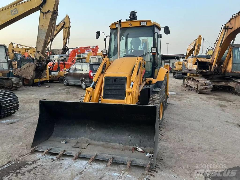 JCB 3CX Ekskavatori-iekrāvēji