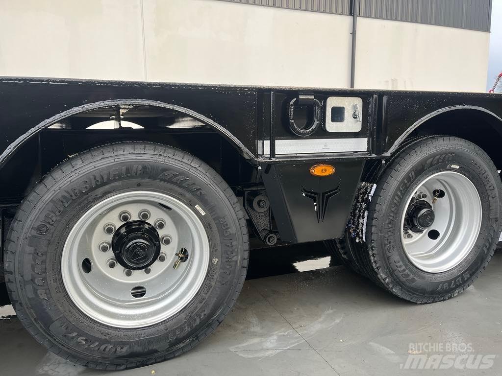 Tyrone TLL33 Standarta piekabes