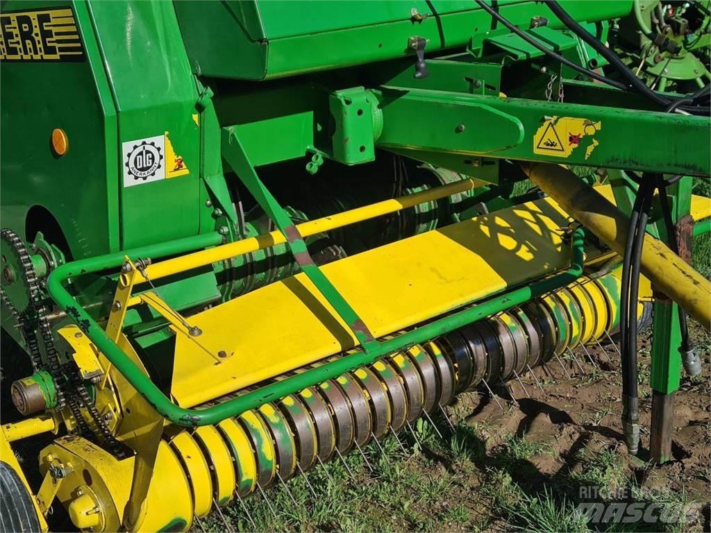 John Deere 590 Rituļu preses