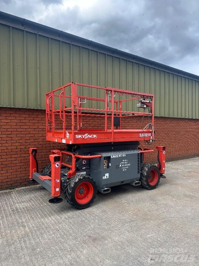 SkyJack SJ 6832 RT Šķerveida pacēlāji