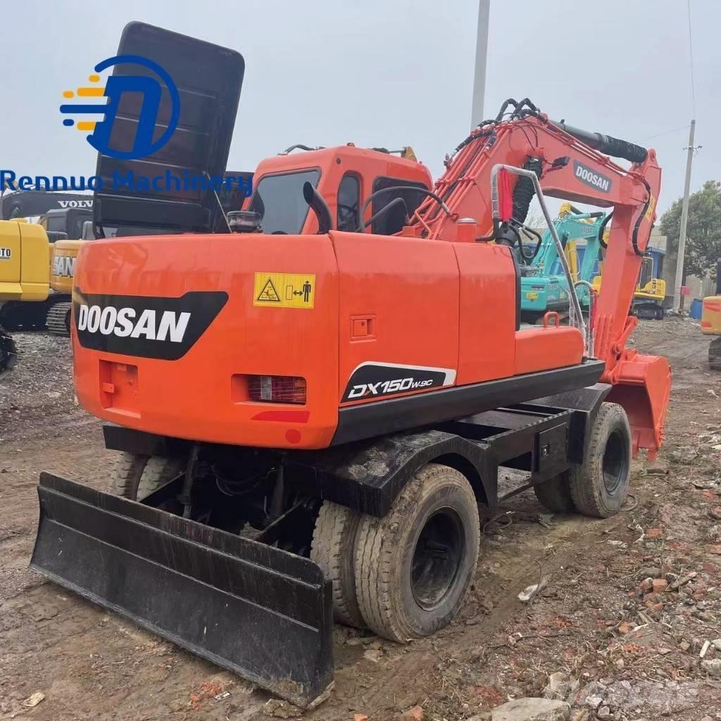 Doosan DX150W-7 Ekskavatori uz riteņiem