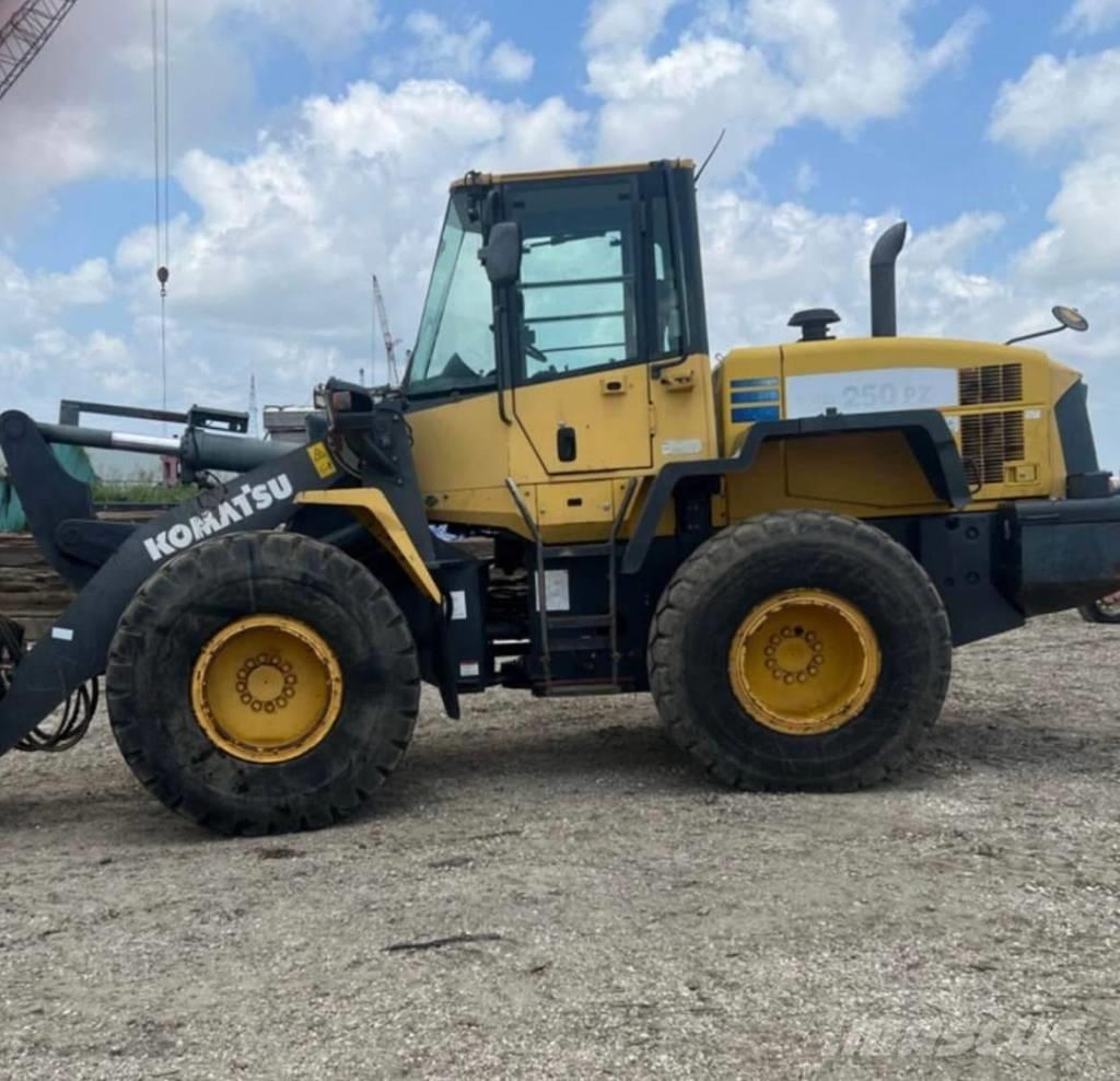 Komatsu WA 250 PZ-6 Iekrāvēji uz riteņiem