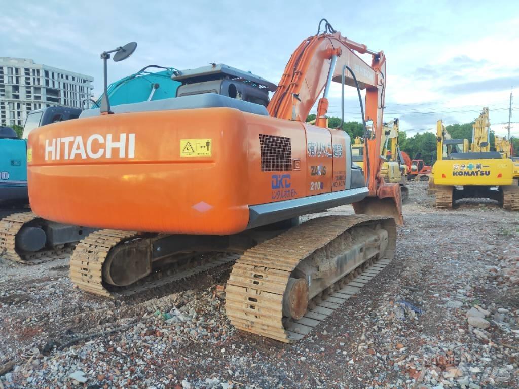 Hitachi ZX 210 Kāpurķēžu ekskavatori