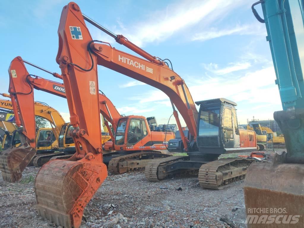 Hitachi ZX 210 Kāpurķēžu ekskavatori