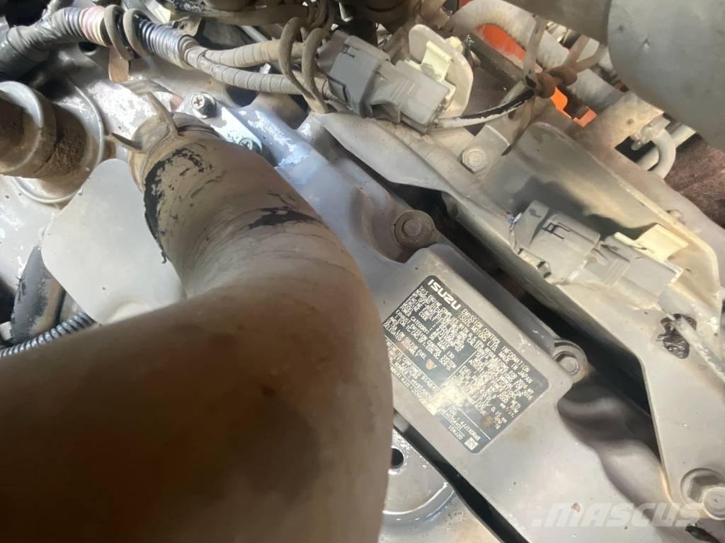 Hitachi ZX 135 US-6 Kāpurķēžu ekskavatori