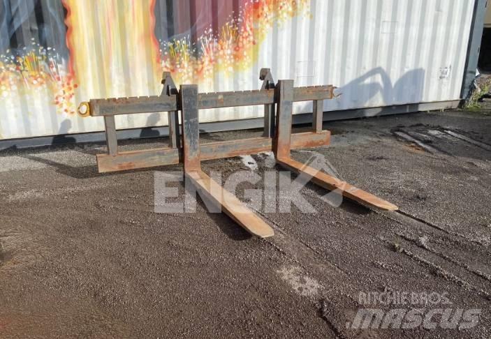 CAT Fourches Iekrāvēji uz riteņiem