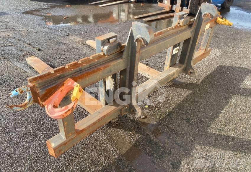 CAT Fourches Iekrāvēji uz riteņiem