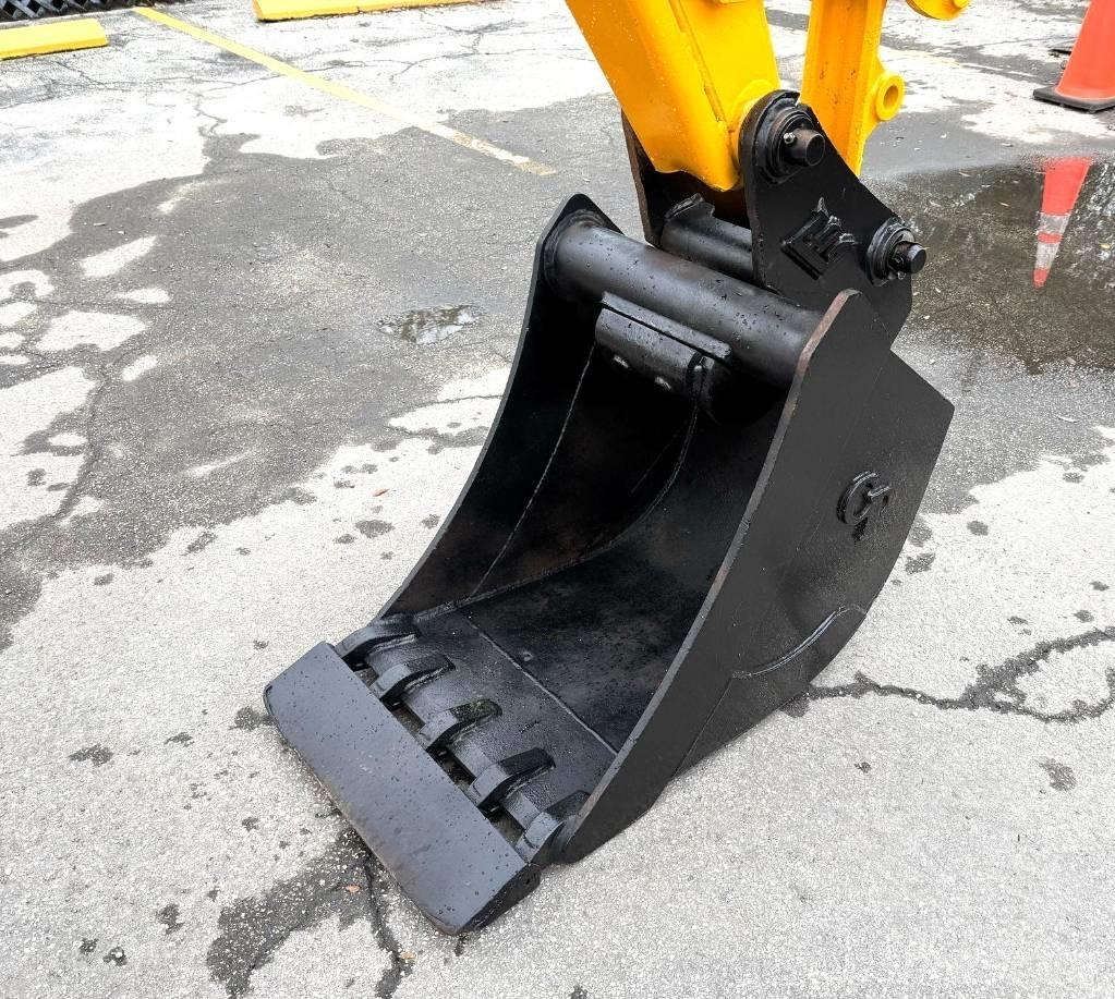 JCB 3 CX Ekskavatori-iekrāvēji