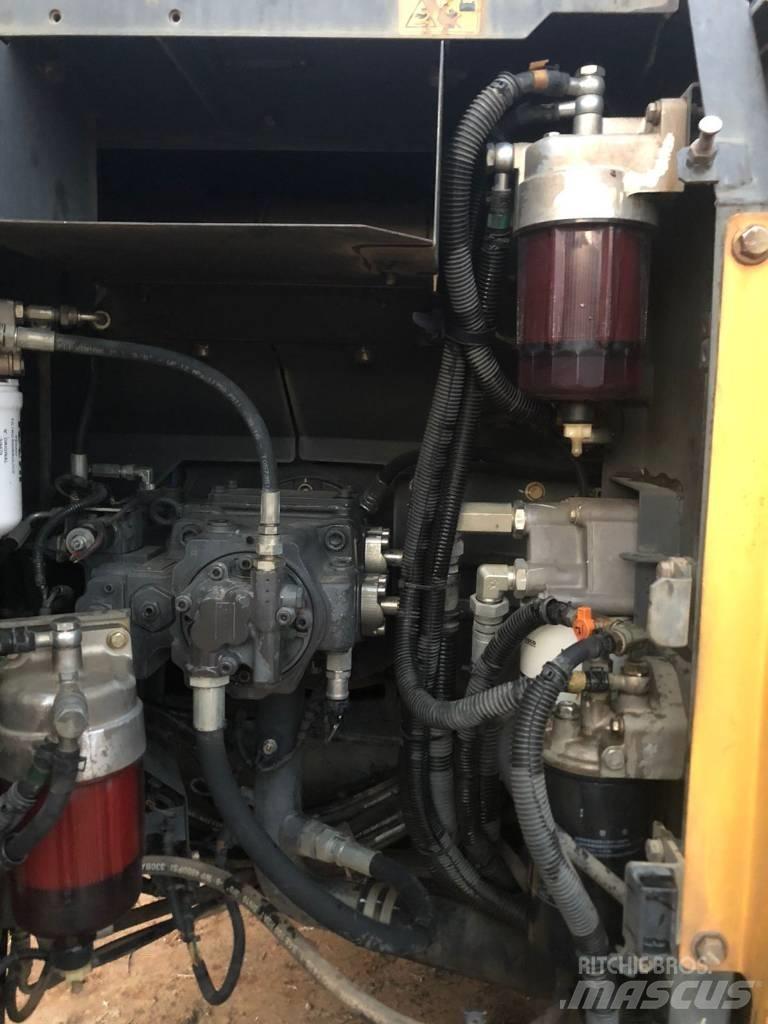 New Holland E 145 Kāpurķēžu ekskavatori