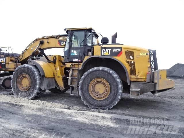 CAT 982 M Iekrāvēji uz riteņiem