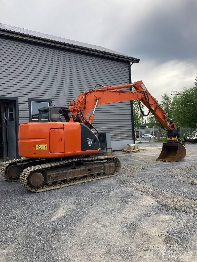 Hitachi ZX 135 Kāpurķēžu ekskavatori