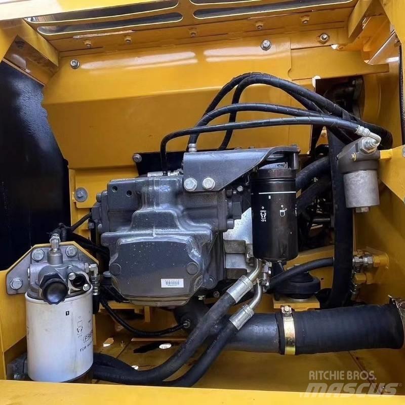 Komatsu PC 220 Kāpurķēžu ekskavatori