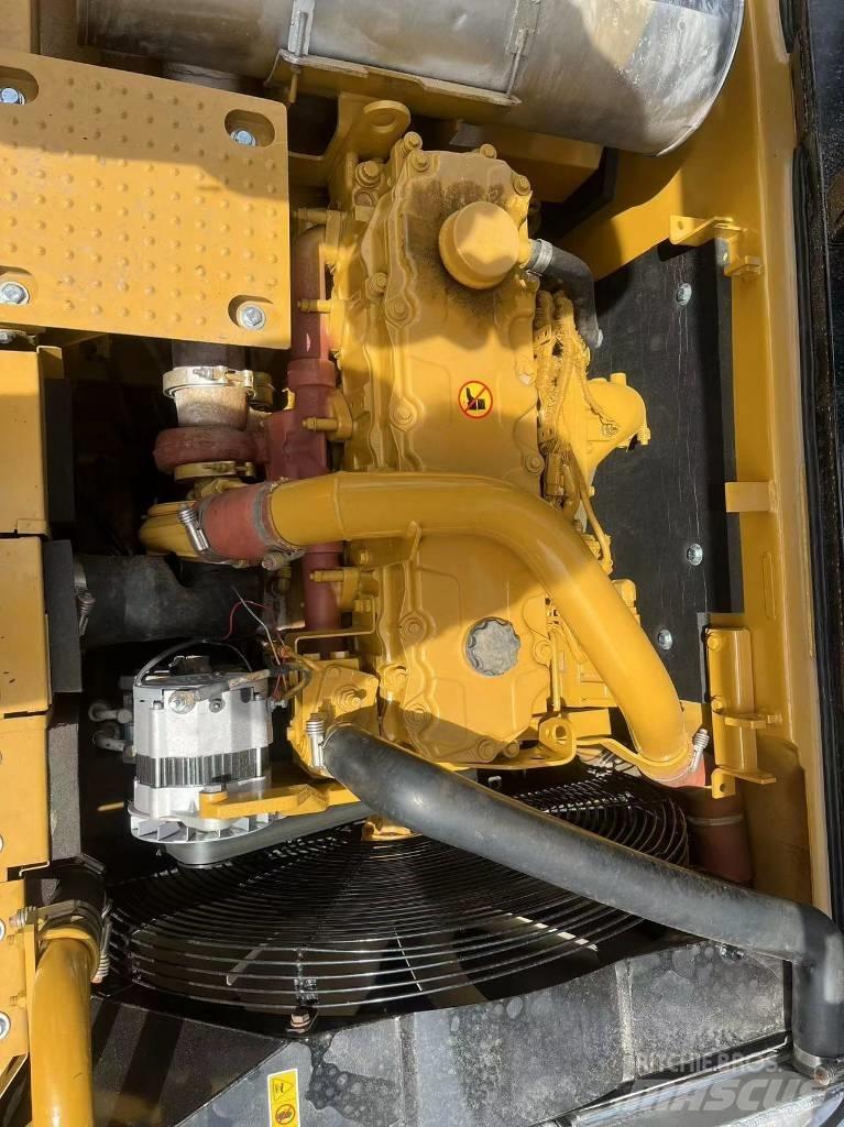 CAT 325d Kāpurķēžu ekskavatori