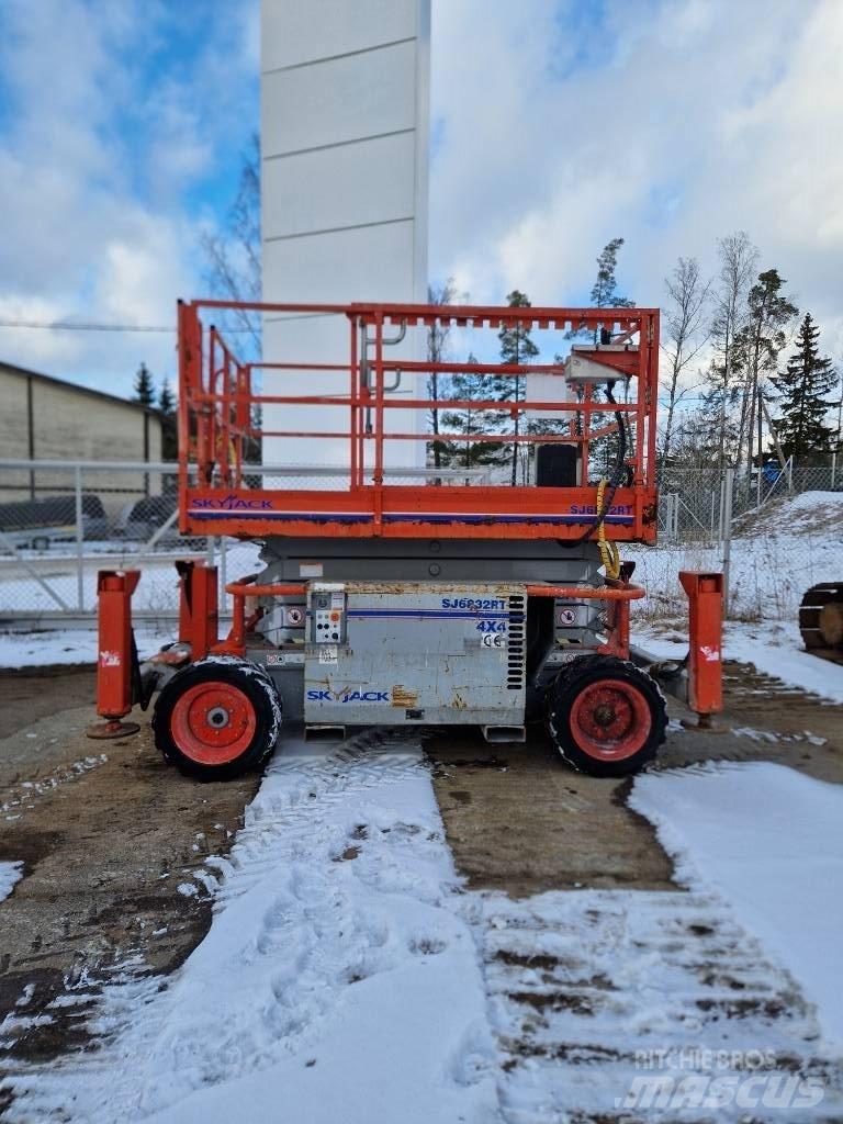 SkyJack SJ 6832 RT Šķerveida pacēlāji