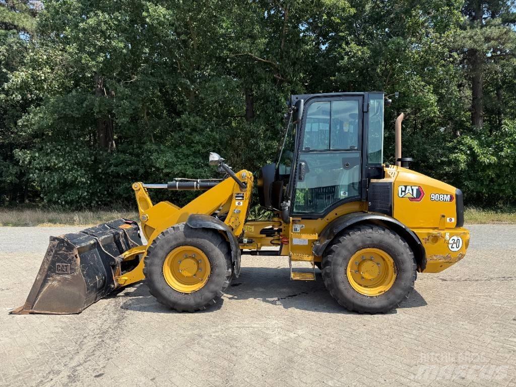 CAT 908 Iekrāvēji uz riteņiem