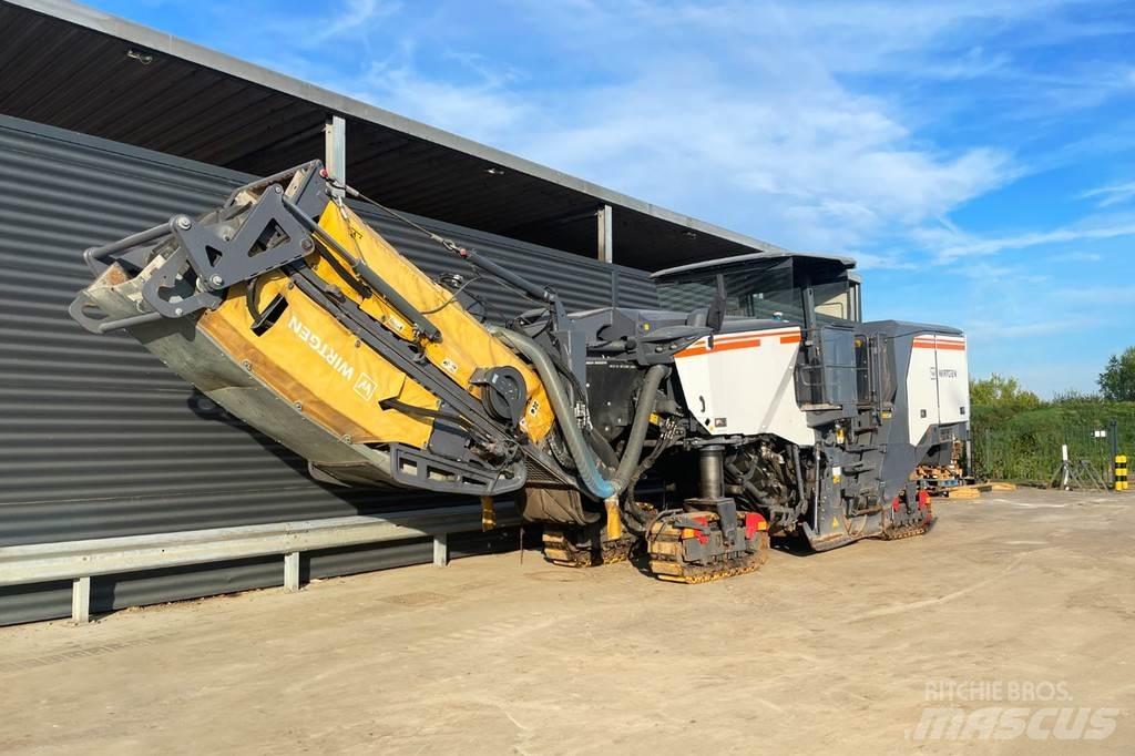 Wirtgen W 220 FI Asfalta dzesēšanas iekārtas