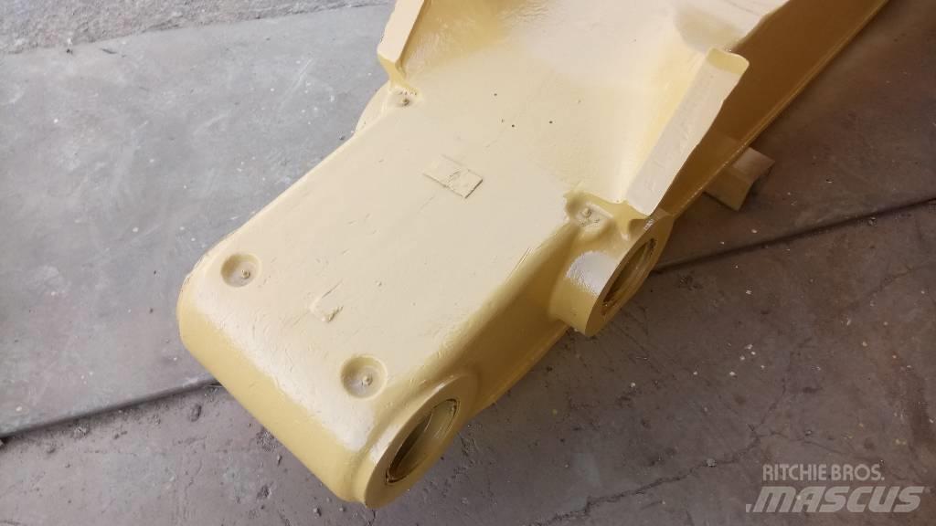 CAT 245 Strēles un kausi