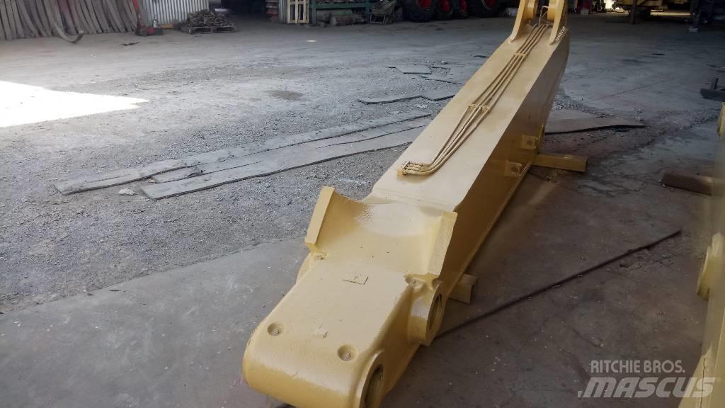 CAT 245 Strēles un kausi