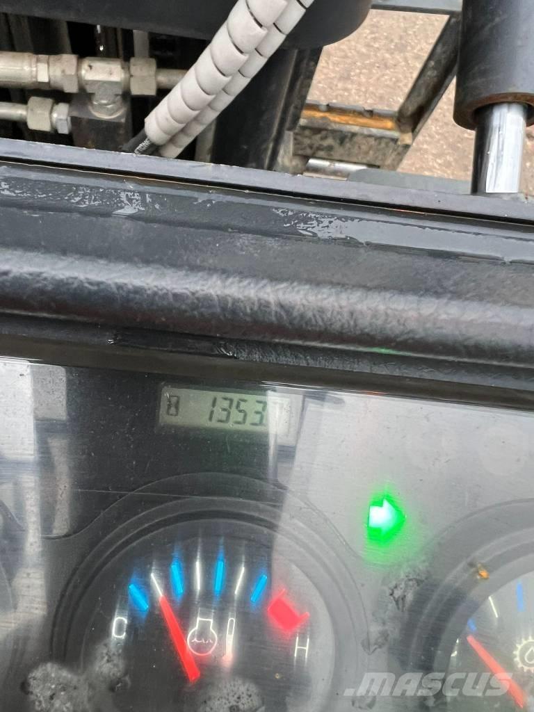 Doosan D 25 GP Tehnika ar dīzeļa dzinēju