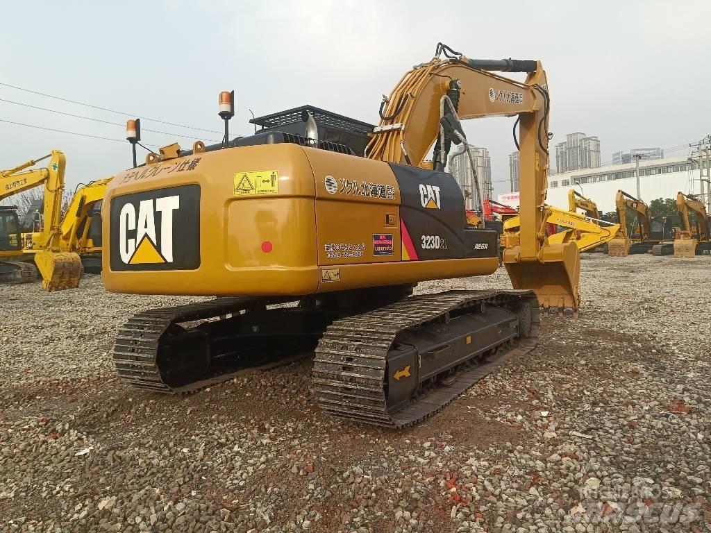 CAT 323 D Kāpurķēžu ekskavatori