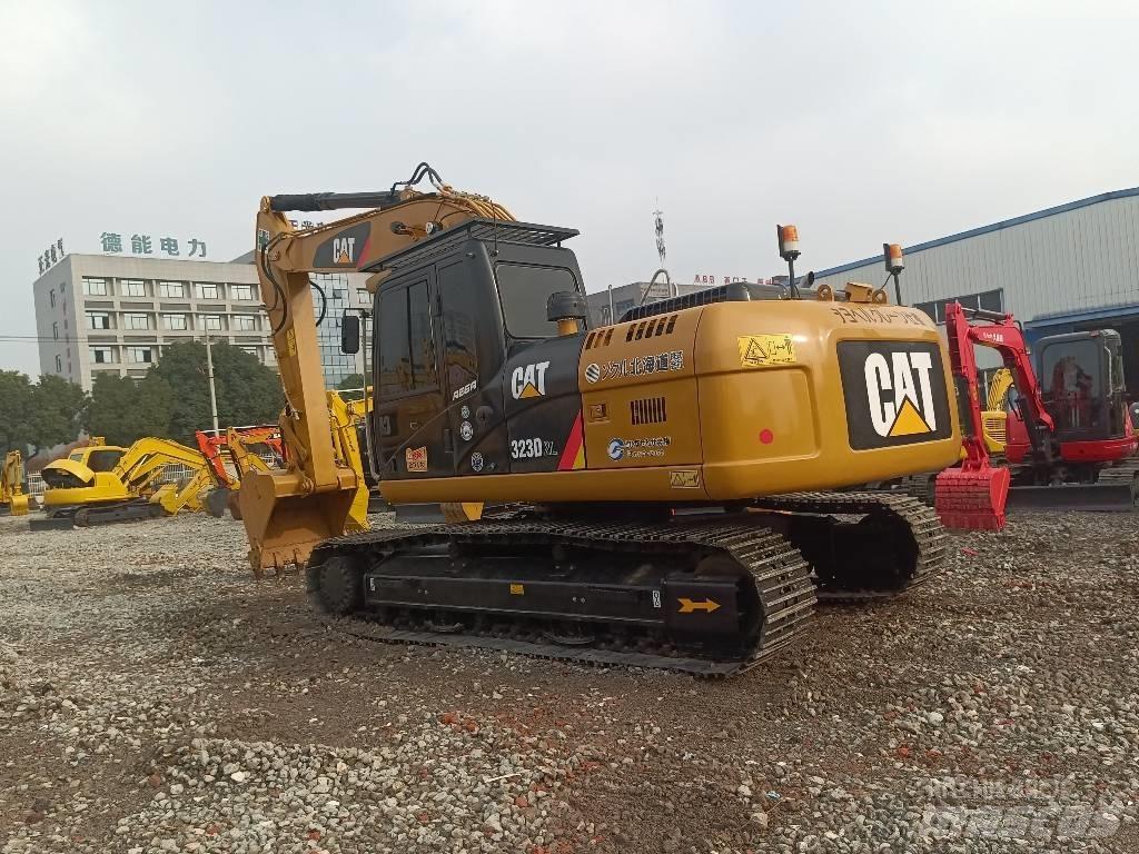 CAT 323 D Kāpurķēžu ekskavatori
