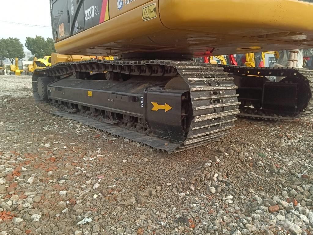 CAT 323 D Kāpurķēžu ekskavatori