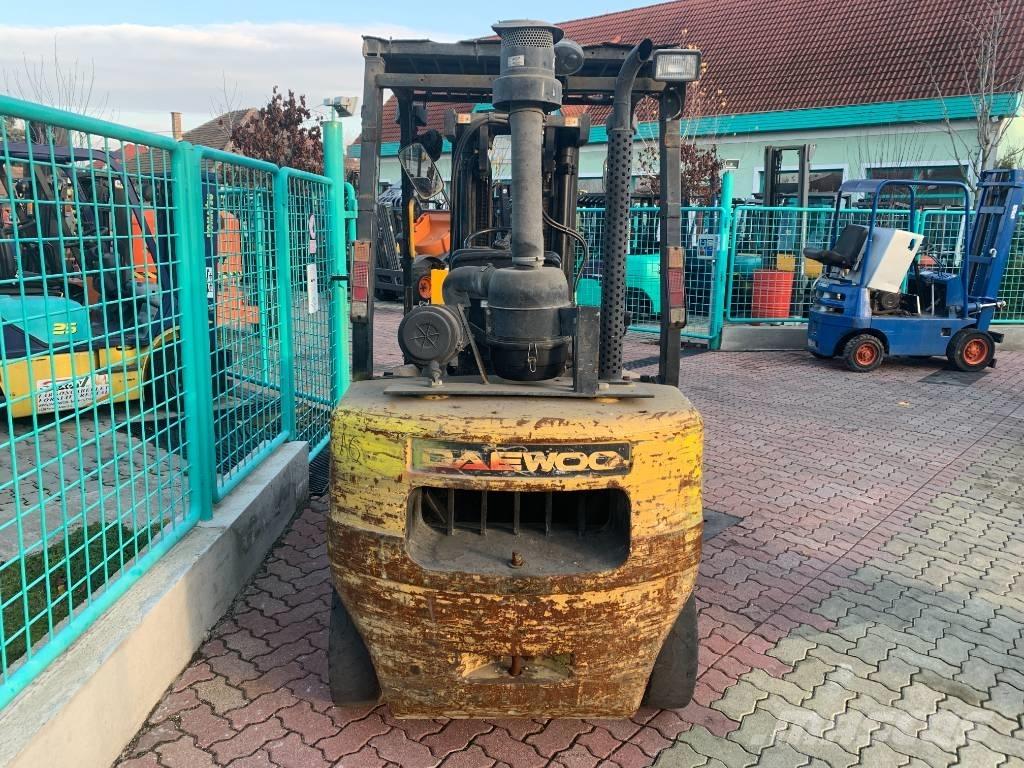 Daewoo D30S-3 V-3523 Tehnika ar dīzeļa dzinēju