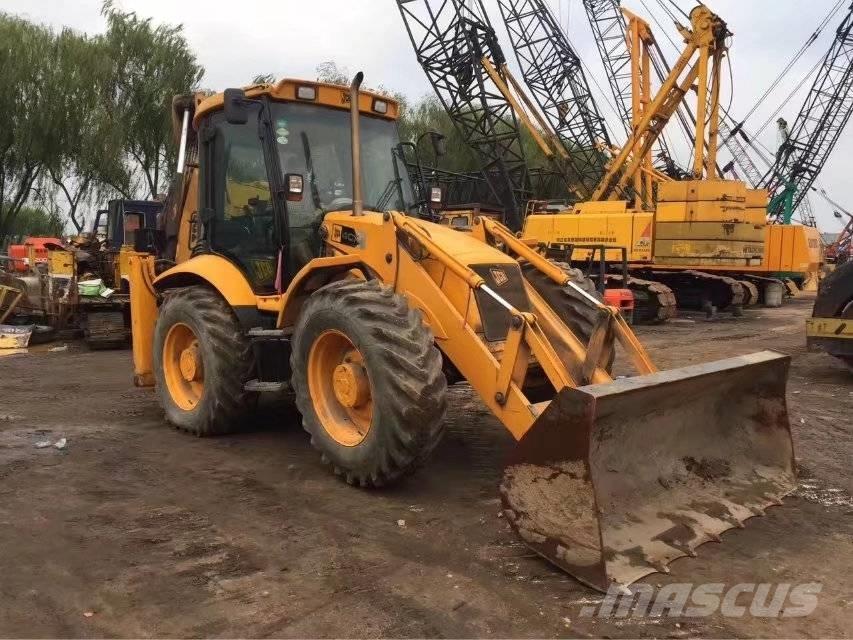 JCB 4CX Ekskavatori-iekrāvēji