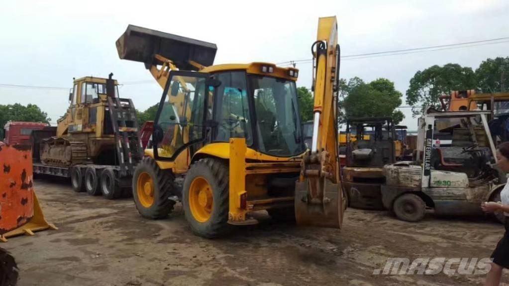 JCB 4CX Ekskavatori-iekrāvēji