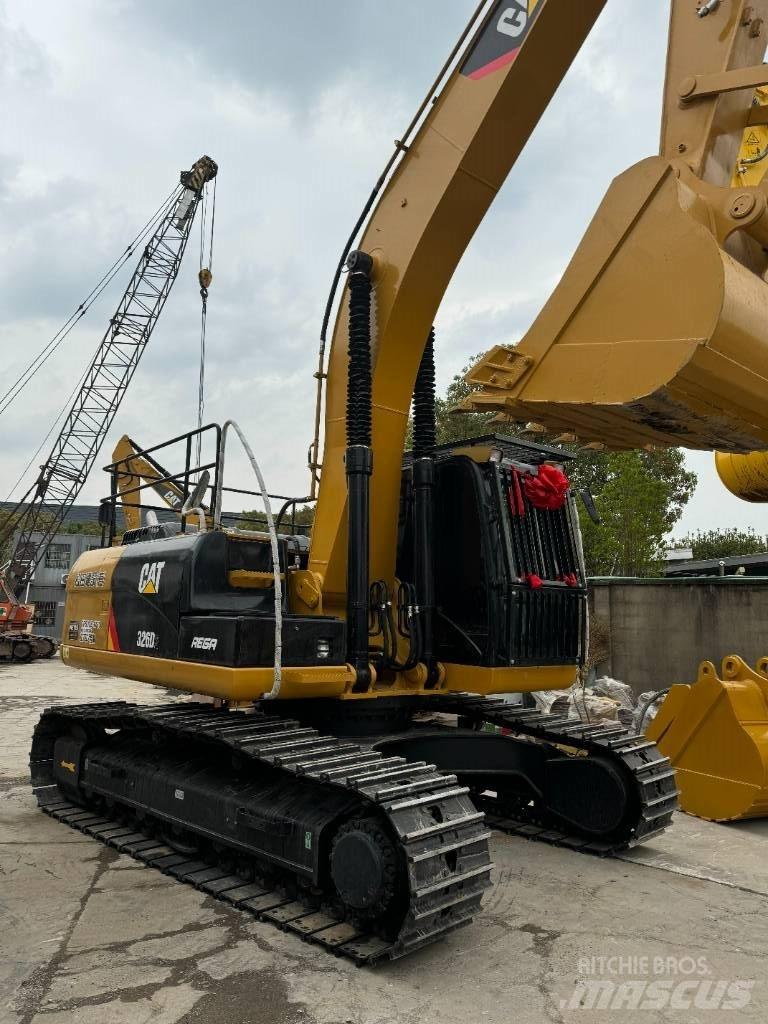CAT 326D2 Kāpurķēžu ekskavatori