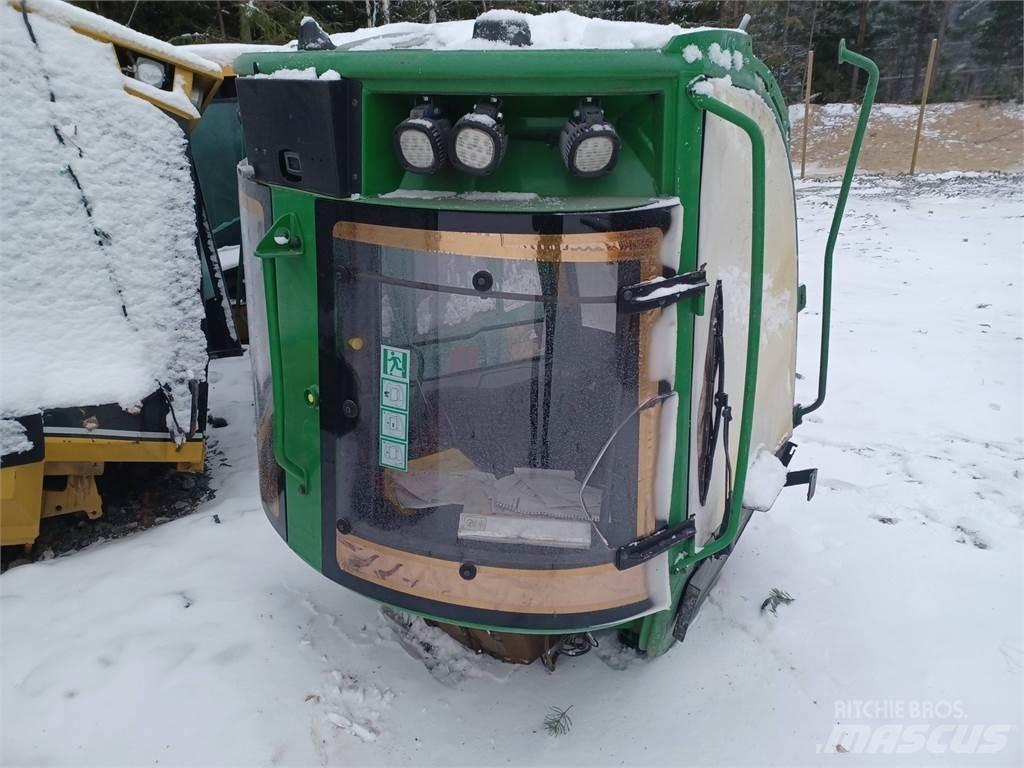John Deere 1210e Kabīnes un interjers