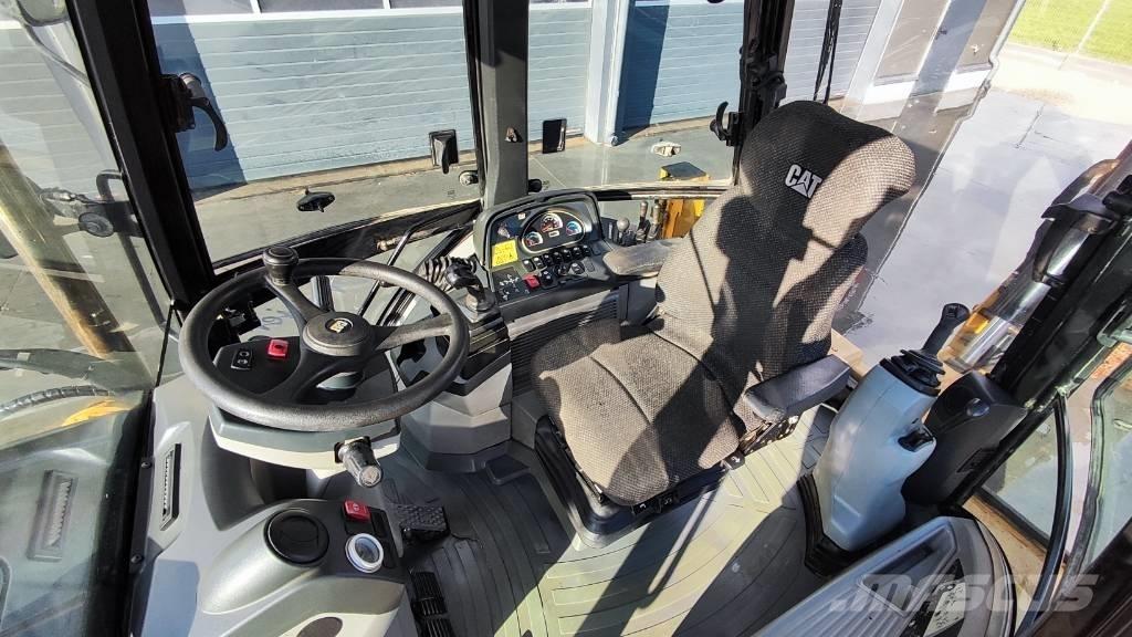 CAT 432 E Ekskavatori-iekrāvēji