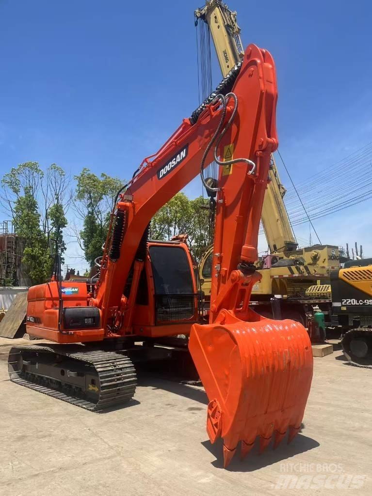Doosan DX 140 LC Kāpurķēžu ekskavatori
