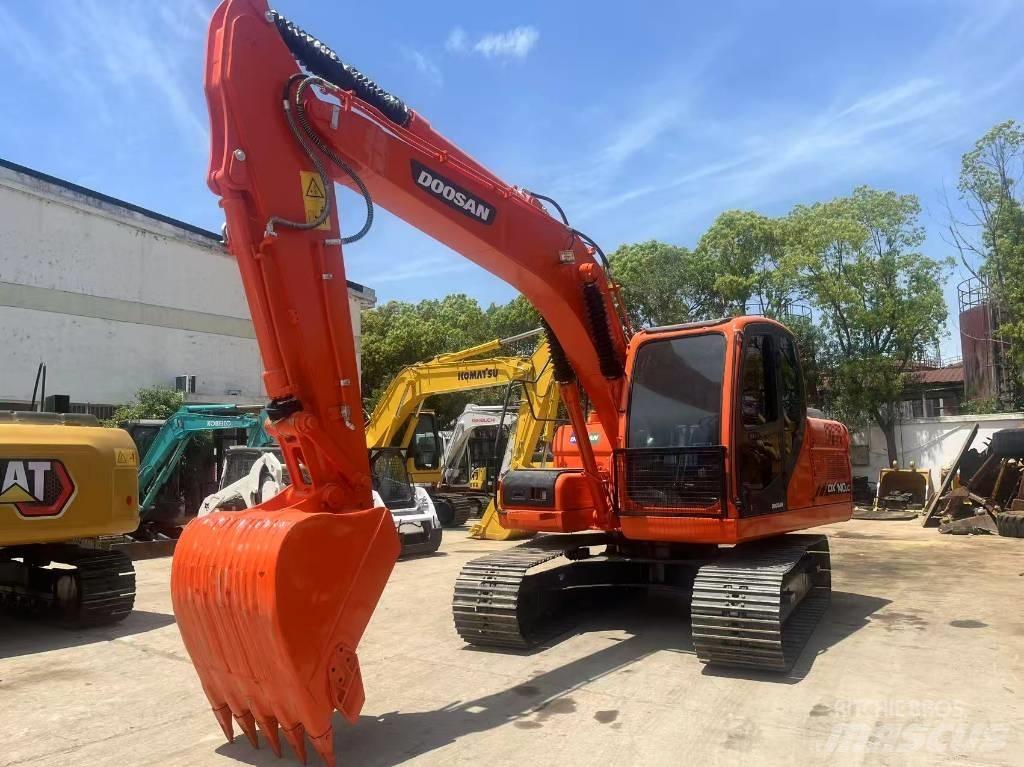 Doosan DX 140 LC Kāpurķēžu ekskavatori