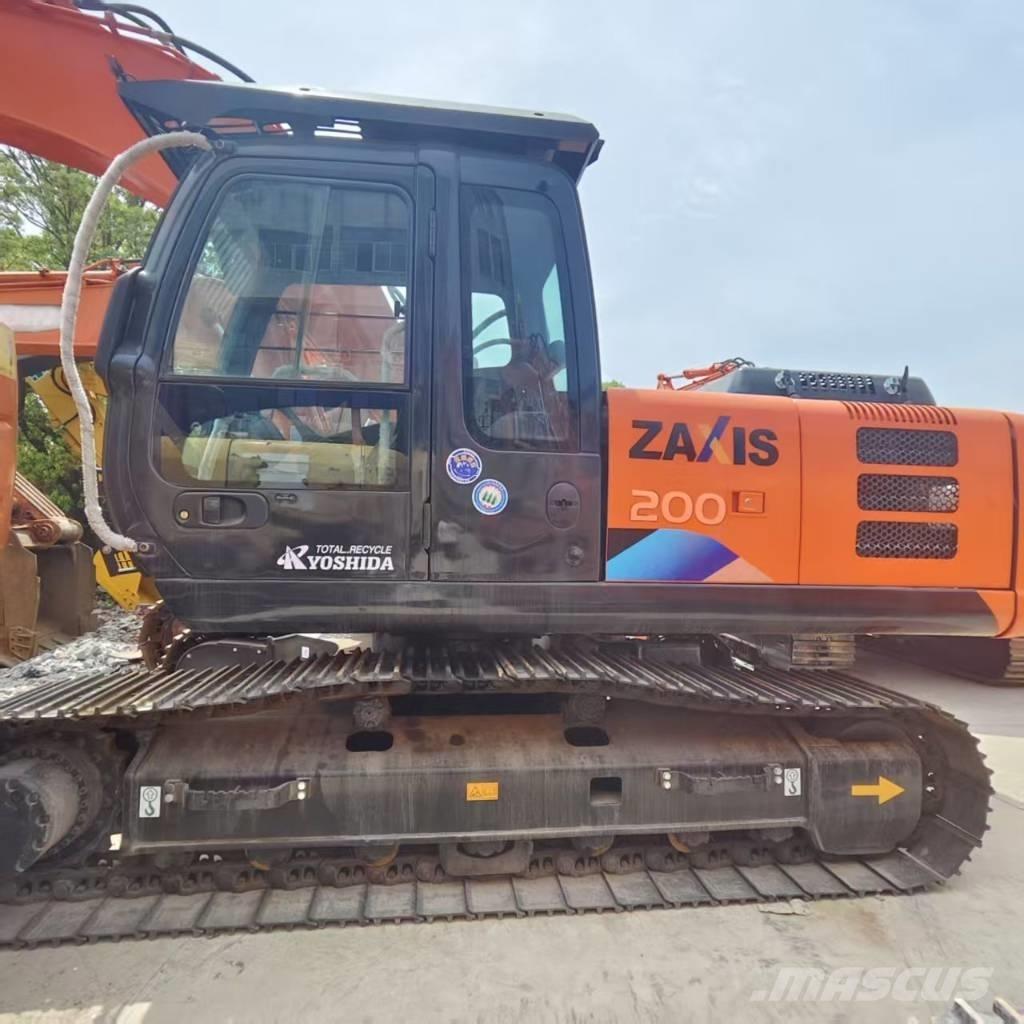 Hitachi ZX 200 Kāpurķēžu ekskavatori