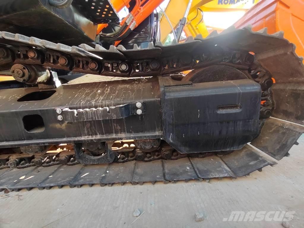 Hitachi ZX 200 Kāpurķēžu ekskavatori
