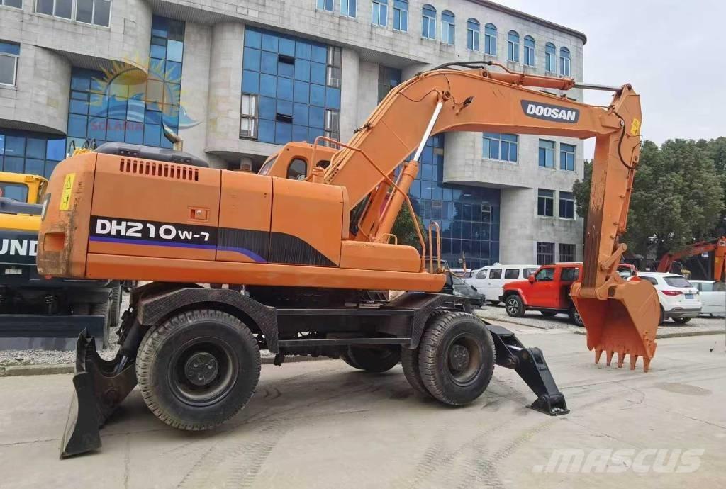 Doosan DH 210 W-7 Ekskavatori uz riteņiem