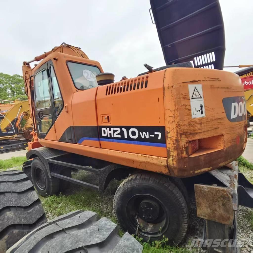 Doosan DH 210 W-7 Ekskavatori uz riteņiem