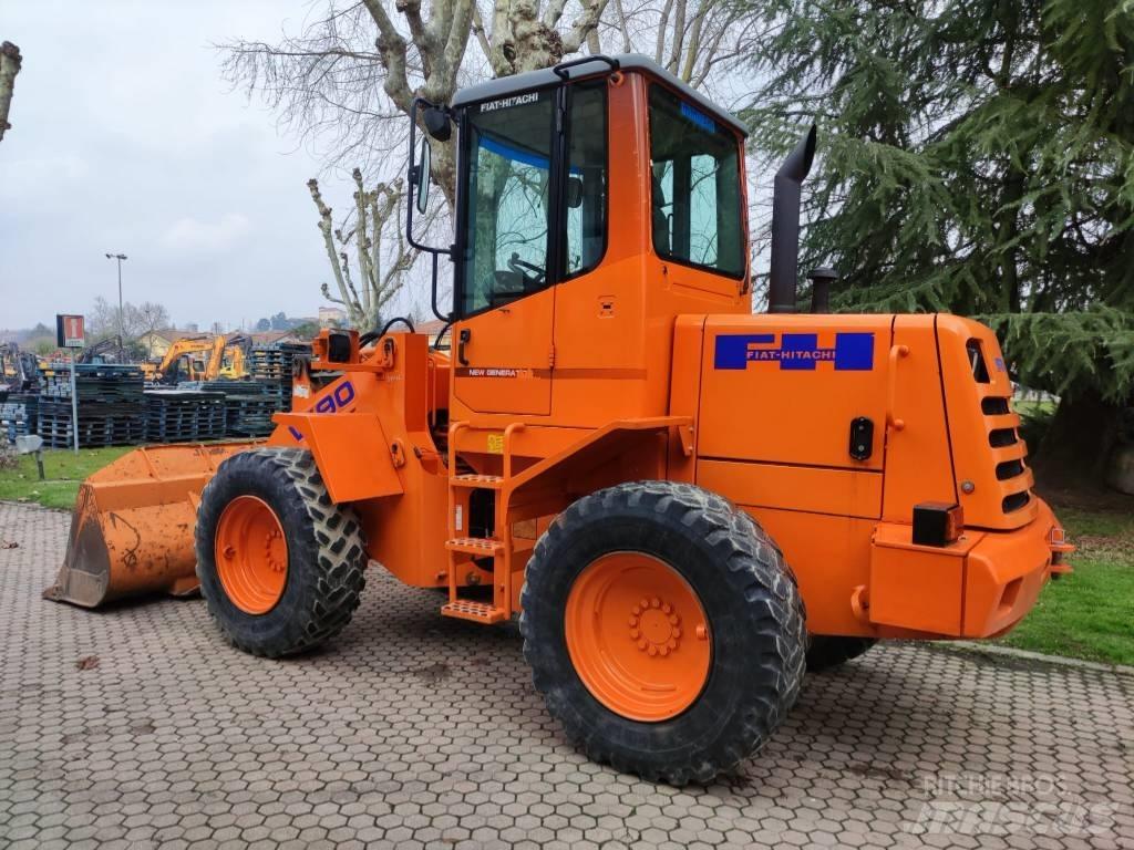 Fiat-Hitachi W90 Iekrāvēji uz riteņiem