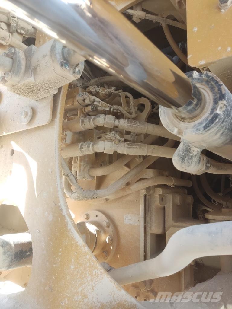 CAT 966 M Iekrāvēji uz riteņiem